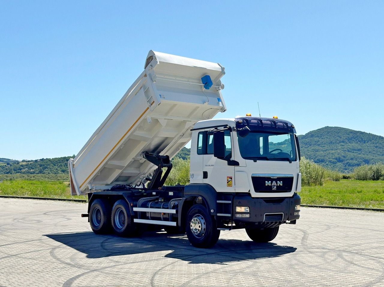 MAN TGS 26.360 Kipper 5,20 m + BORDMATIC / 6x4 - Xe ben, Xe cẩu tự hành: hình 1 MAN TGS 26.360 Kipper 5,20 m + BORDMATIC / 6x4 - Xe ben, Xe cẩu tự hành: hình 1
