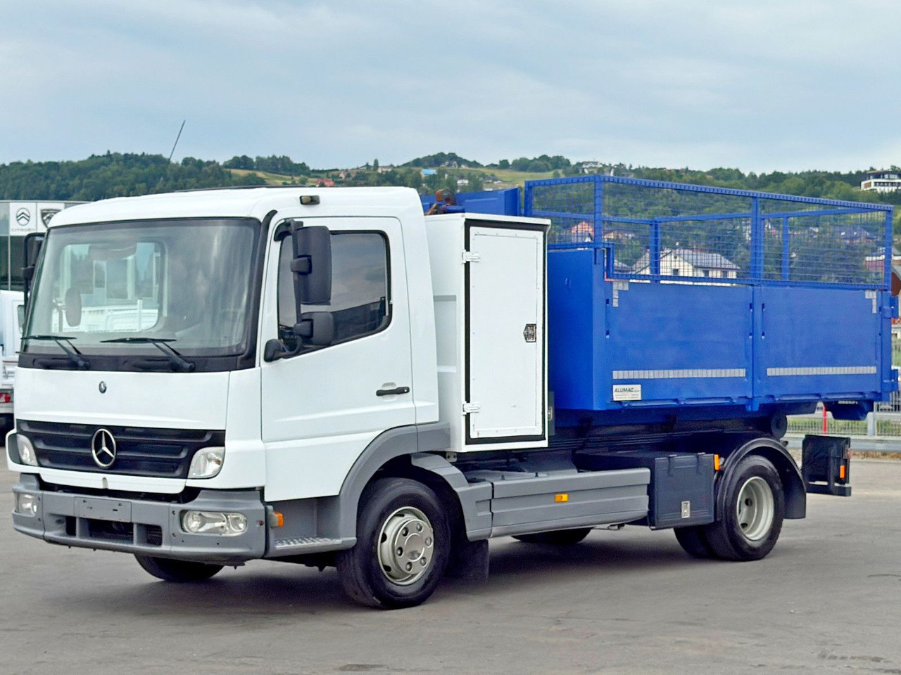 Mercedes-Benz 815 * Abrollkipper + CONTAINER 3,68 m * TOP - Xe tải nâng móc: hình 3 Mercedes-Benz 815 * Abrollkipper + CONTAINER 3,68 m * TOP - Xe tải nâng móc: hình 3