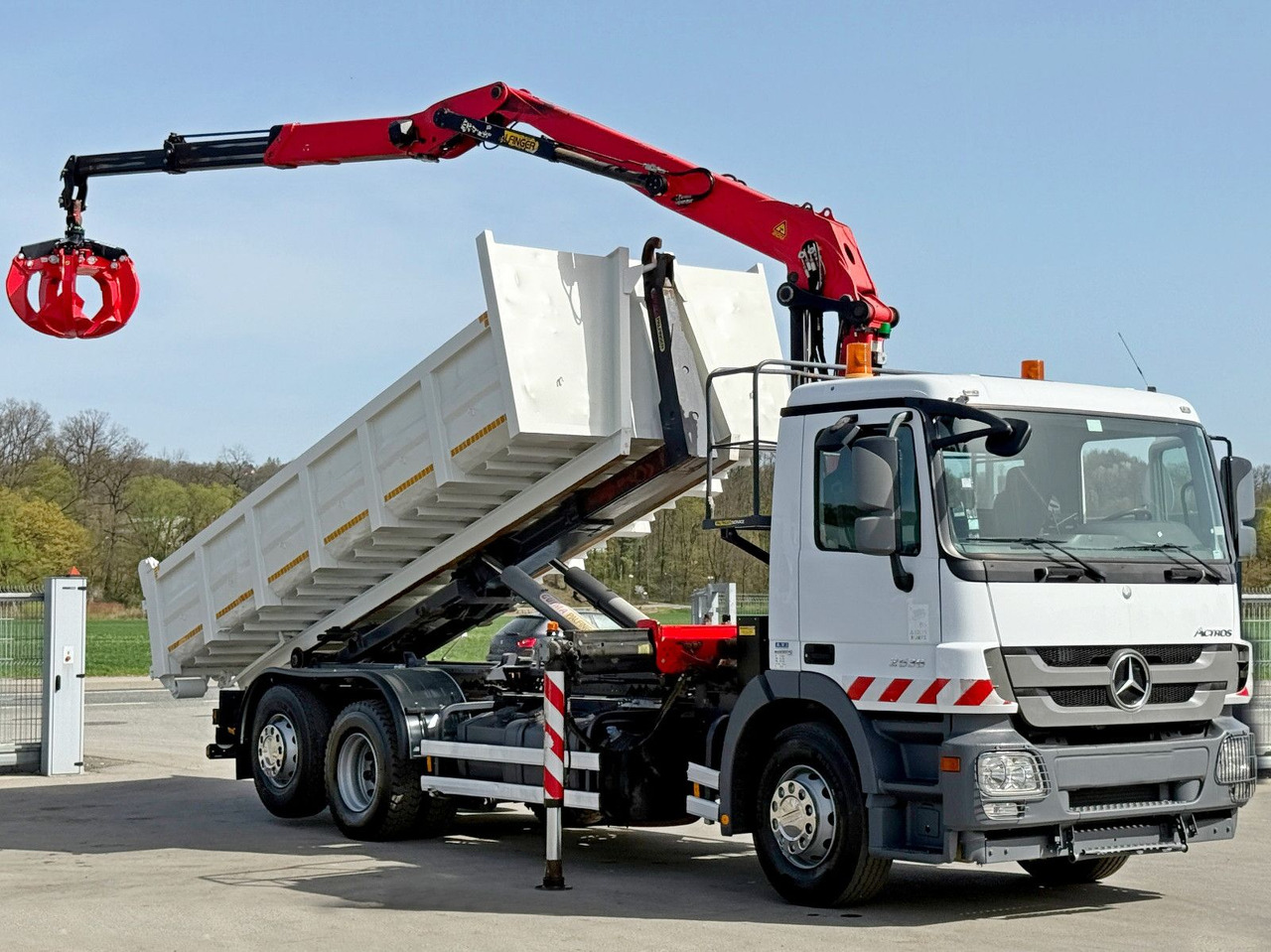 Mercedes-Benz ACTROS 2536 * Abrollkipper + EPSILON Q150Z82 - Xe tải nâng móc: hình 3 Mercedes-Benz ACTROS 2536 * Abrollkipper + EPSILON Q150Z82 - Xe tải nâng móc: hình 3
