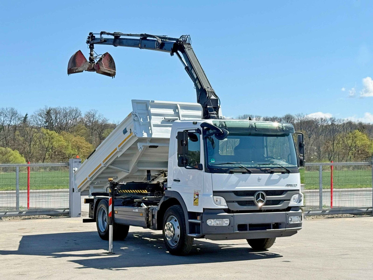 Mercedes-Benz ATEGO 1224 * KIPPER 4,00 m * HIAB 077 BS - 2 DUO - Xe ben, Xe cẩu tự hành: hình 2 Mercedes-Benz ATEGO 1224 * KIPPER 4,00 m * HIAB 077 BS - 2 DUO - Xe ben, Xe cẩu tự hành: hình 2