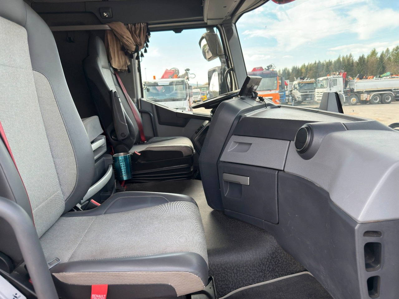 Cho thuê Renault C520 * ABROLLKIPPER 4,80 m * KESLA * 6x4! Renault C520 * ABROLLKIPPER 4,80 m * KESLA * 6x4!: hình 10 Cho thuê Renault C520 * ABROLLKIPPER 4,80 m * KESLA * 6x4! Renault C520 * ABROLLKIPPER 4,80 m * KESLA * 6x4!: hình 10