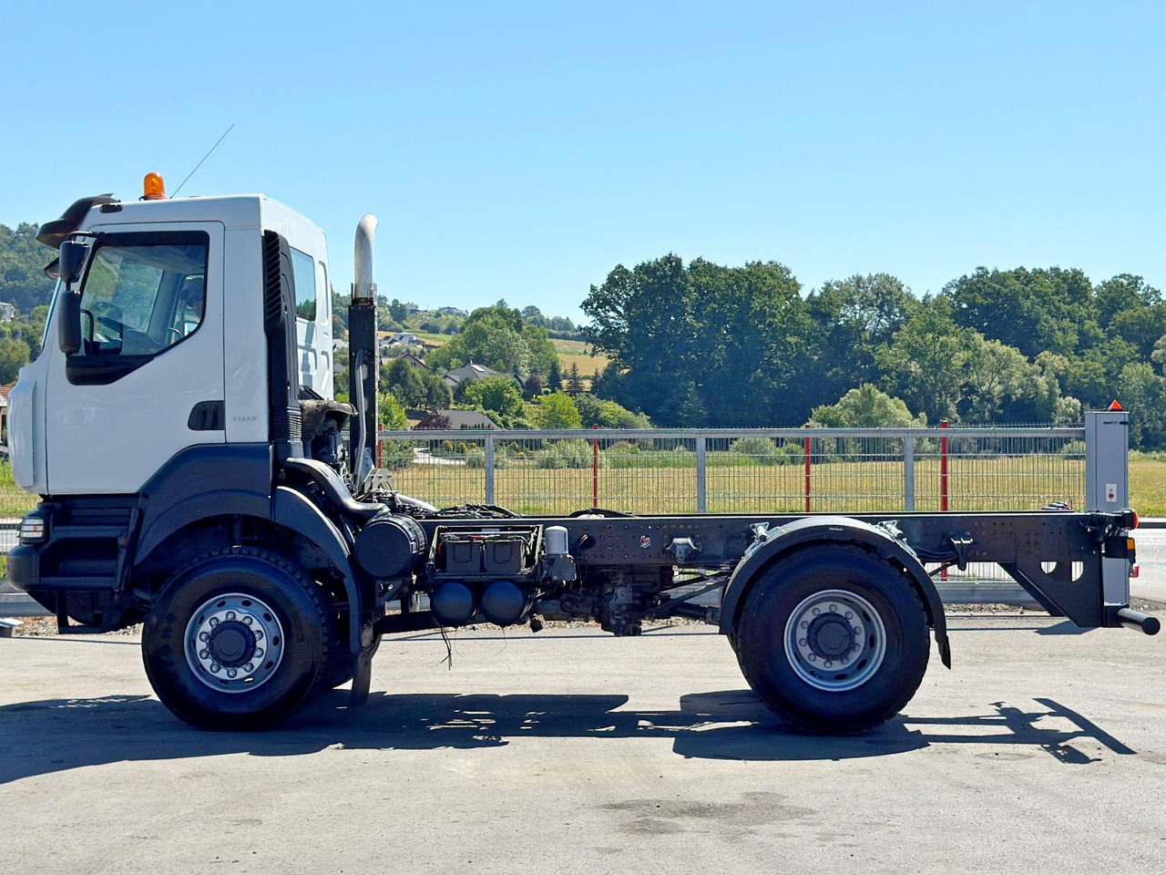 Renault KERAX 370 * FAHRGESTELL 4,55 m / 4x4*TOPZUSTAND - Xe tải khung gầm: hình 3 Renault KERAX 370 * FAHRGESTELL 4,55 m / 4x4*TOPZUSTAND - Xe tải khung gầm: hình 3