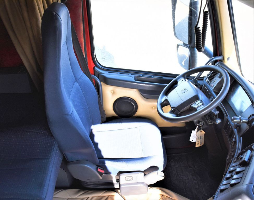 Interior photo 2: Xe cẩu tự hành, Xe ben Volvo FH 480 Kipper 6,20m + HMF 1823 K3 + FUNK Volvo FH 480 Kipper 6,20m + HMF 1823 K3 + FUNK Interior photo 2: Xe cẩu tự hành, Xe ben Volvo FH 480 Kipper 6,20m + HMF 1823 K3 + FUNK Volvo FH 480 Kipper 6,20m + HMF 1823 K3 + FUNK