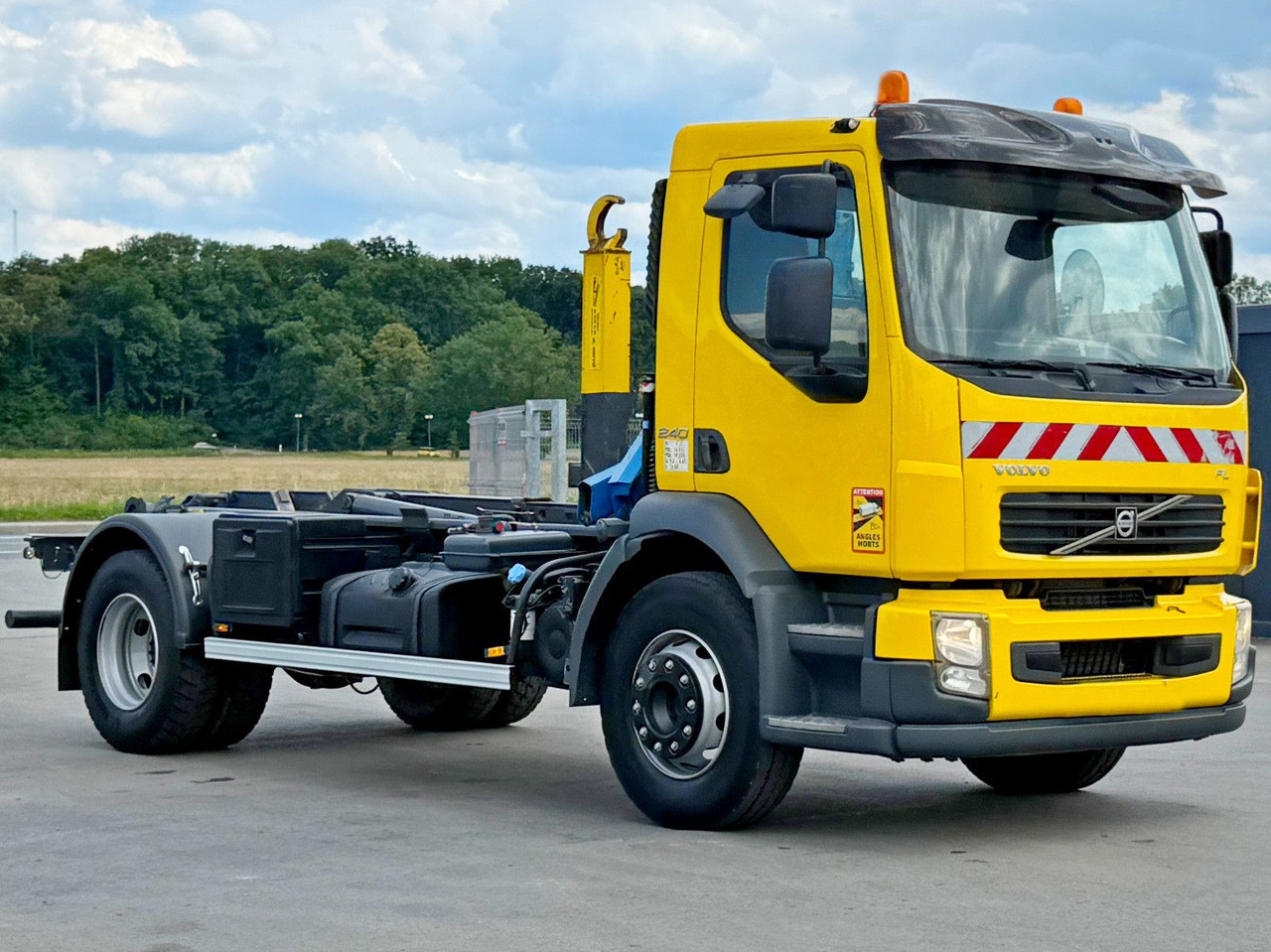Volvo FL 240 * Abrollkipper * HMF 270 K2 * TOPZUSTAND - Xe tải nâng móc: hình 3 Volvo FL 240 * Abrollkipper * HMF 270 K2 * TOPZUSTAND - Xe tải nâng móc: hình 3