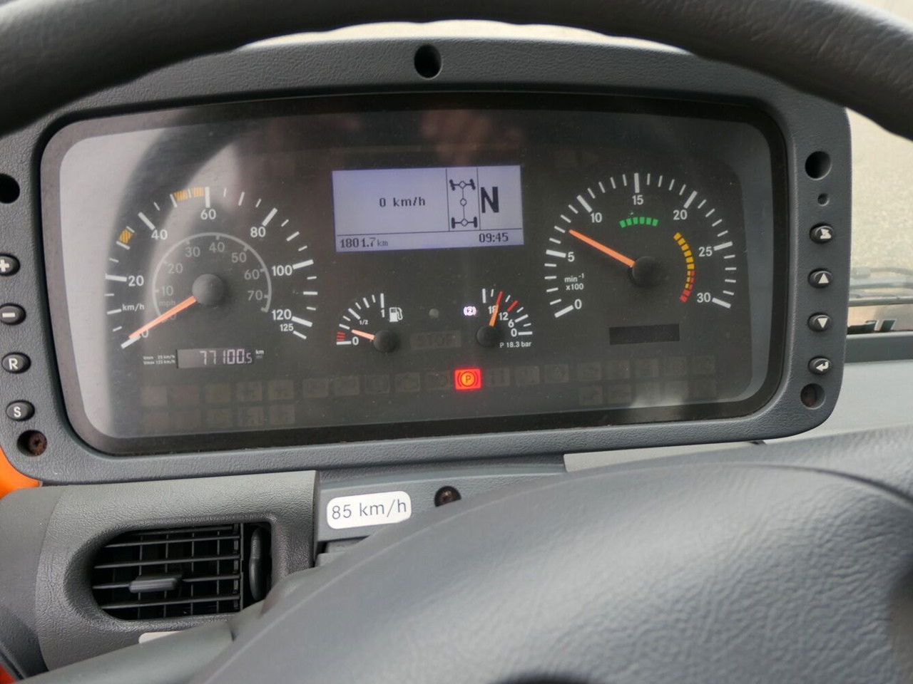 Mercedes-Benz Unimog U500 - Xe dọn tuyết: hình 5 Mercedes-Benz Unimog U500 - Xe dọn tuyết: hình 5