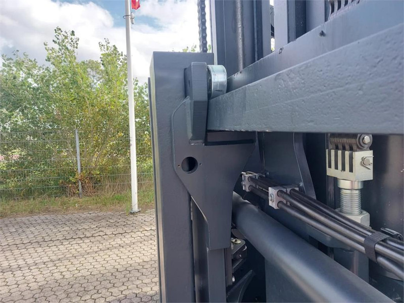 Xe nâng diesel Kalmar DCG330-12: hình 10 Xe nâng diesel Kalmar DCG330-12: hình 10