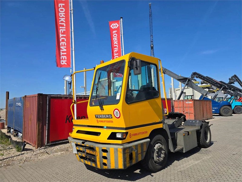 Terberg YT182 - Máy cày trạm: hình 2 Terberg YT182 - Máy cày trạm: hình 2