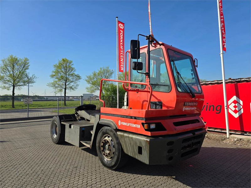Terberg YT182 - Máy cày trạm: hình 1 Terberg YT182 - Máy cày trạm: hình 1