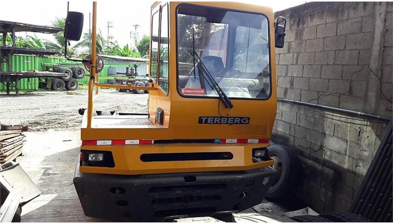 Terberg YT182 - Máy cày trạm: hình 2 Terberg YT182 - Máy cày trạm: hình 2