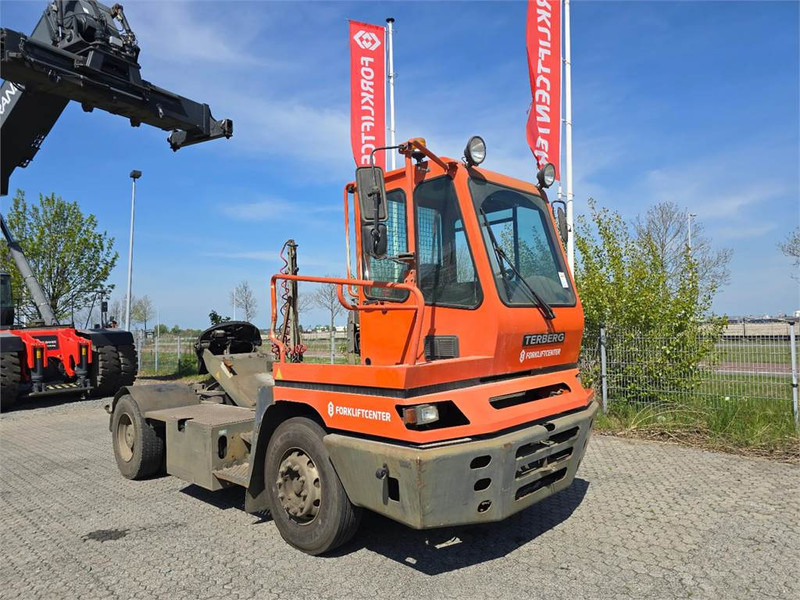 Terberg YT182 - Máy cày trạm: hình 1 Terberg YT182 - Máy cày trạm: hình 1