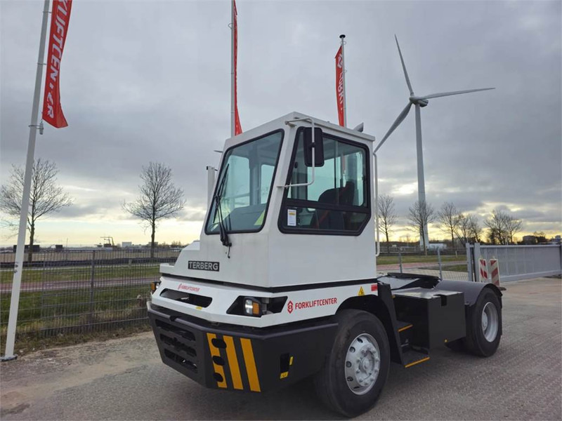 Terberg YT220 - Máy cày trạm: hình 2 Terberg YT220 - Máy cày trạm: hình 2