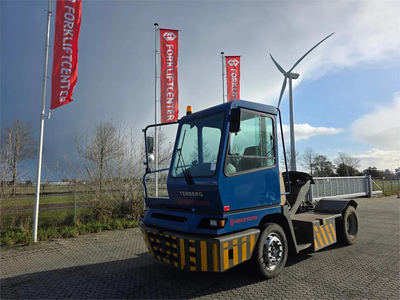 Terberg YT222 - Máy cày trạm: hình 2 Terberg YT222 - Máy cày trạm: hình 2