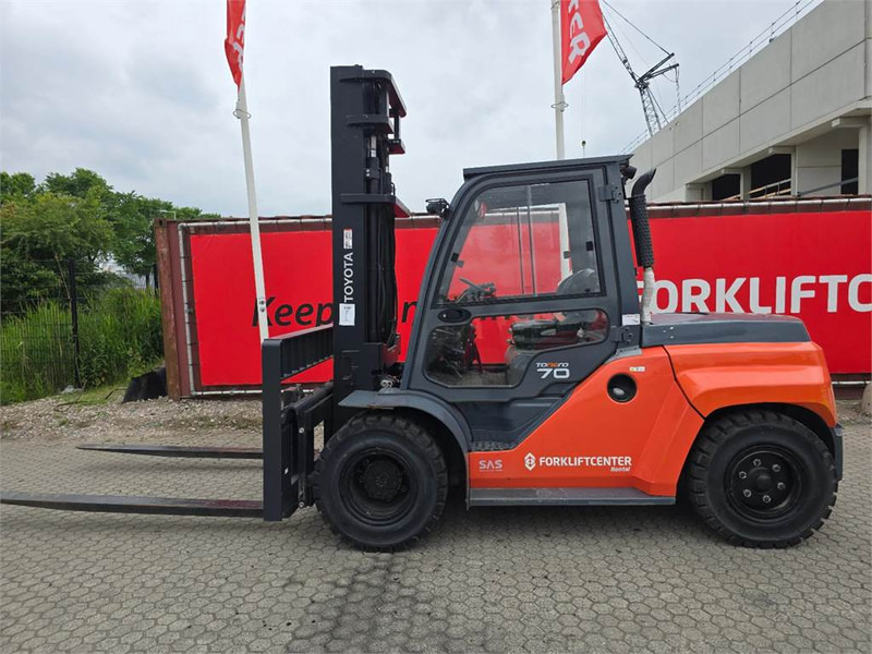 Toyota 8FD70F - Xe nâng diesel: hình 2 Toyota 8FD70F - Xe nâng diesel: hình 2
