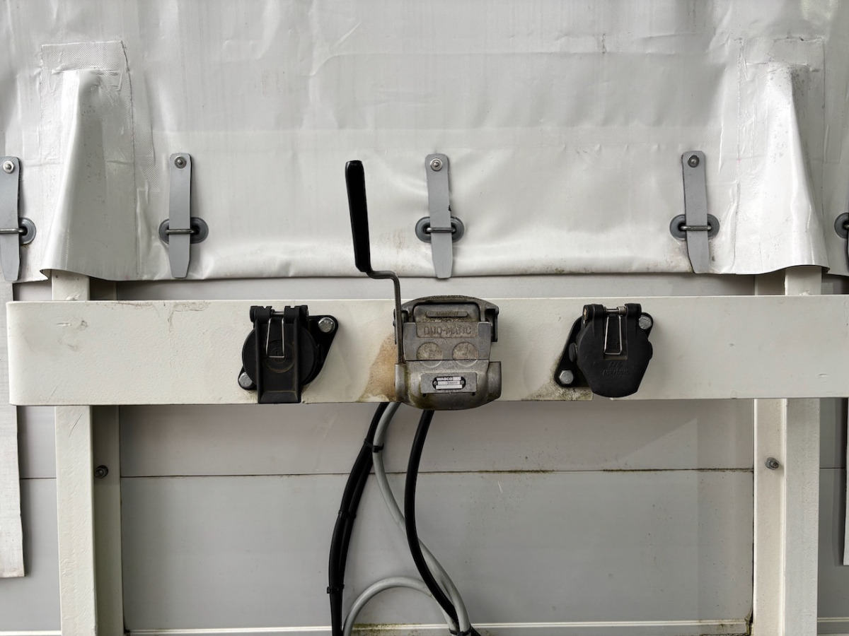 ANDRES SA 9000 - Sơ mi rơ moóc mui bạt: hình 3 ANDRES SA 9000 - Sơ mi rơ moóc mui bạt: hình 3