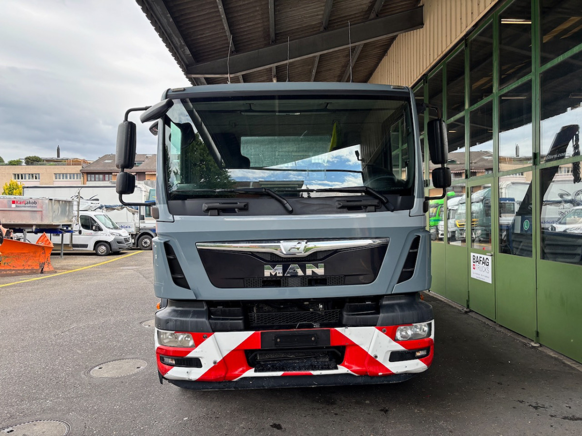 MAN TGM 18.340 - Xe tải chở thùng nhỏ: hình 3 MAN TGM 18.340 - Xe tải chở thùng nhỏ: hình 3