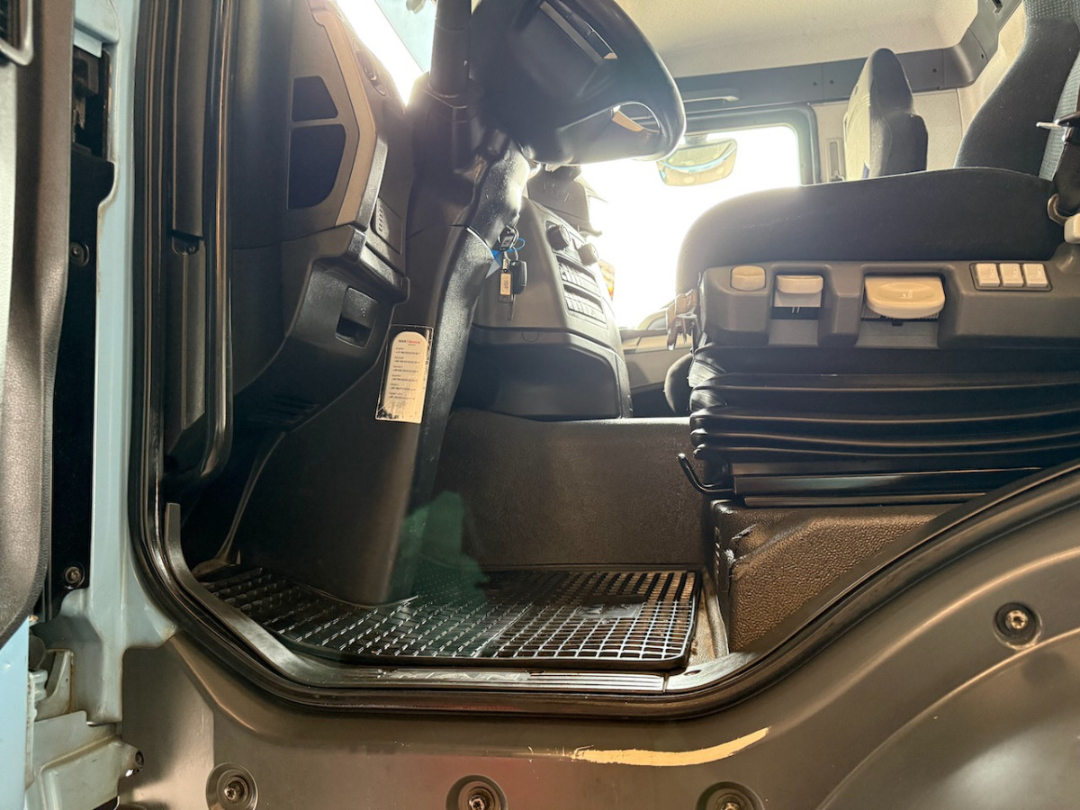 MAN TGS 35.480 8x4 - Xe ben: hình 4 MAN TGS 35.480 8x4 - Xe ben: hình 4