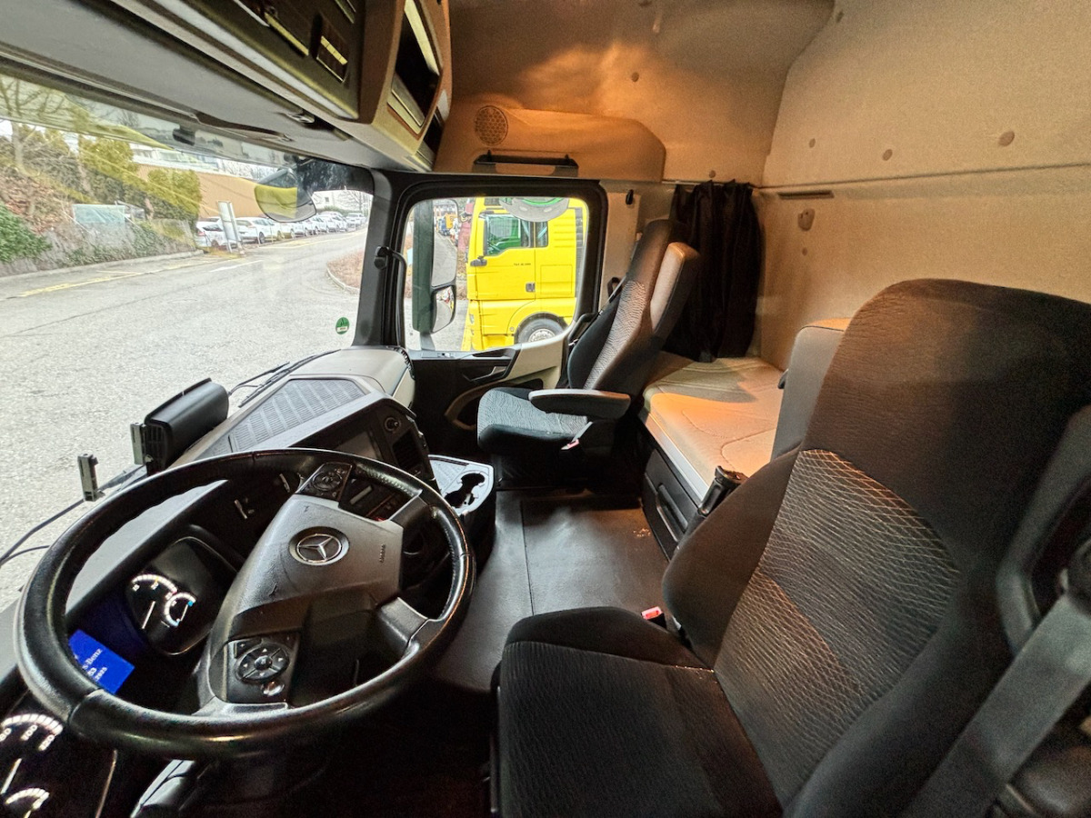 MERCEDES 2543 6x2 - Xe chở container/ Xe tải hoán đổi thân: hình 4 MERCEDES 2543 6x2 - Xe chở container/ Xe tải hoán đổi thân: hình 4