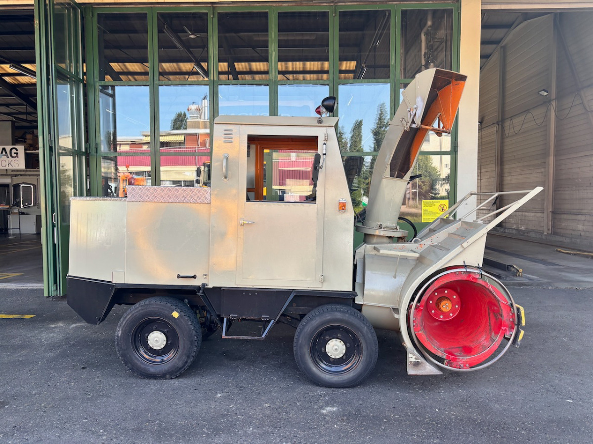 Marke Rolba R200 - Tiện ích/ Xe đặc dụng: hình 4 Marke Rolba R200 - Tiện ích/ Xe đặc dụng: hình 4