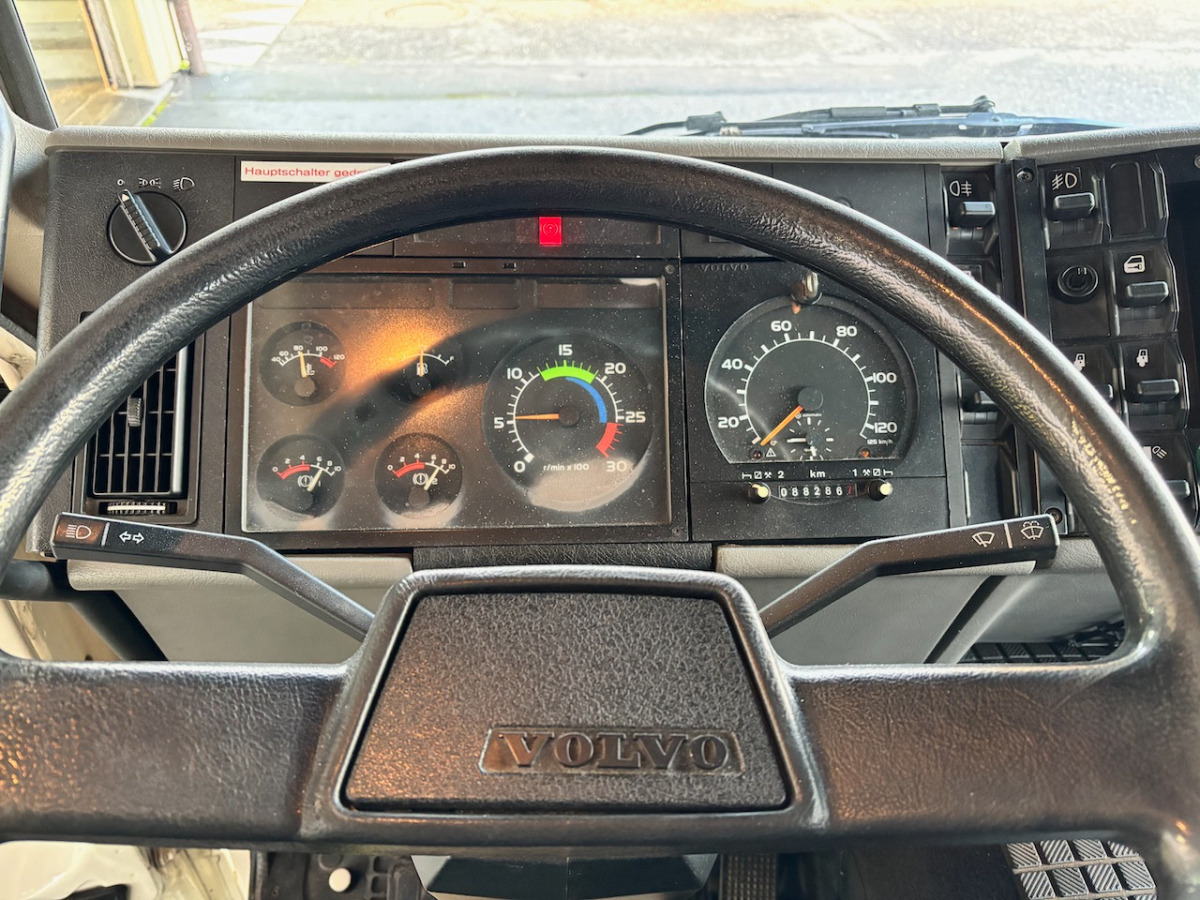 VOLVO FL6H615 - Xe đầu kéo: hình 5 VOLVO FL6H615 - Xe đầu kéo: hình 5