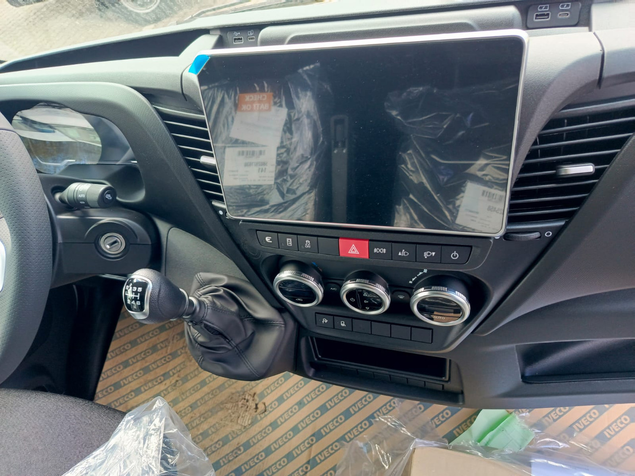 IVECO Daily 35 180 7-Sitzer - Xe van chở khách, Xe tải van: hình 5 IVECO Daily 35 180 7-Sitzer - Xe van chở khách, Xe tải van: hình 5