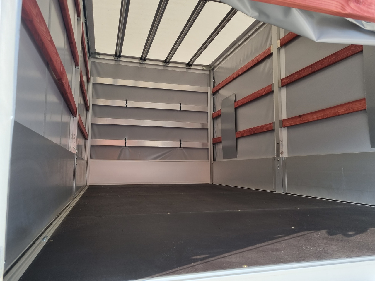 Renault Master 170 8 Pal Dachspoiler - Xe van thùng mui bạt: hình 3 Renault Master 170 8 Pal Dachspoiler - Xe van thùng mui bạt: hình 3