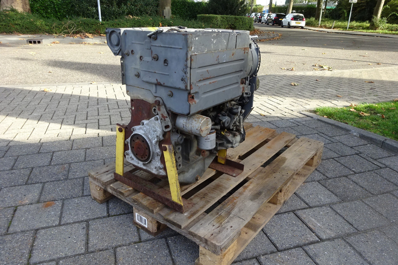 Deutz F 3L 1011F - Động cơ: hình 4 Deutz F 3L 1011F - Động cơ: hình 4