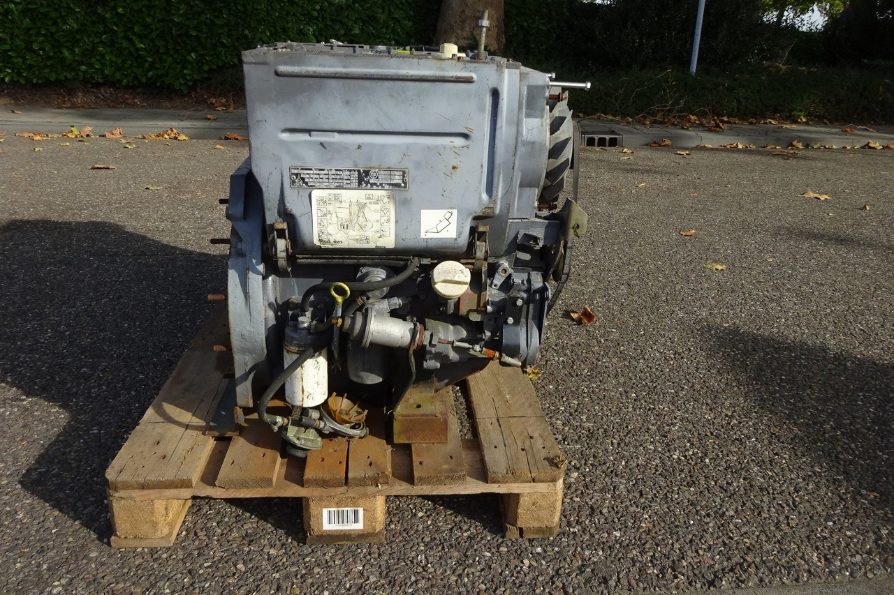 Deutz F 3L 1011F - Động cơ: hình 2 Deutz F 3L 1011F - Động cơ: hình 2