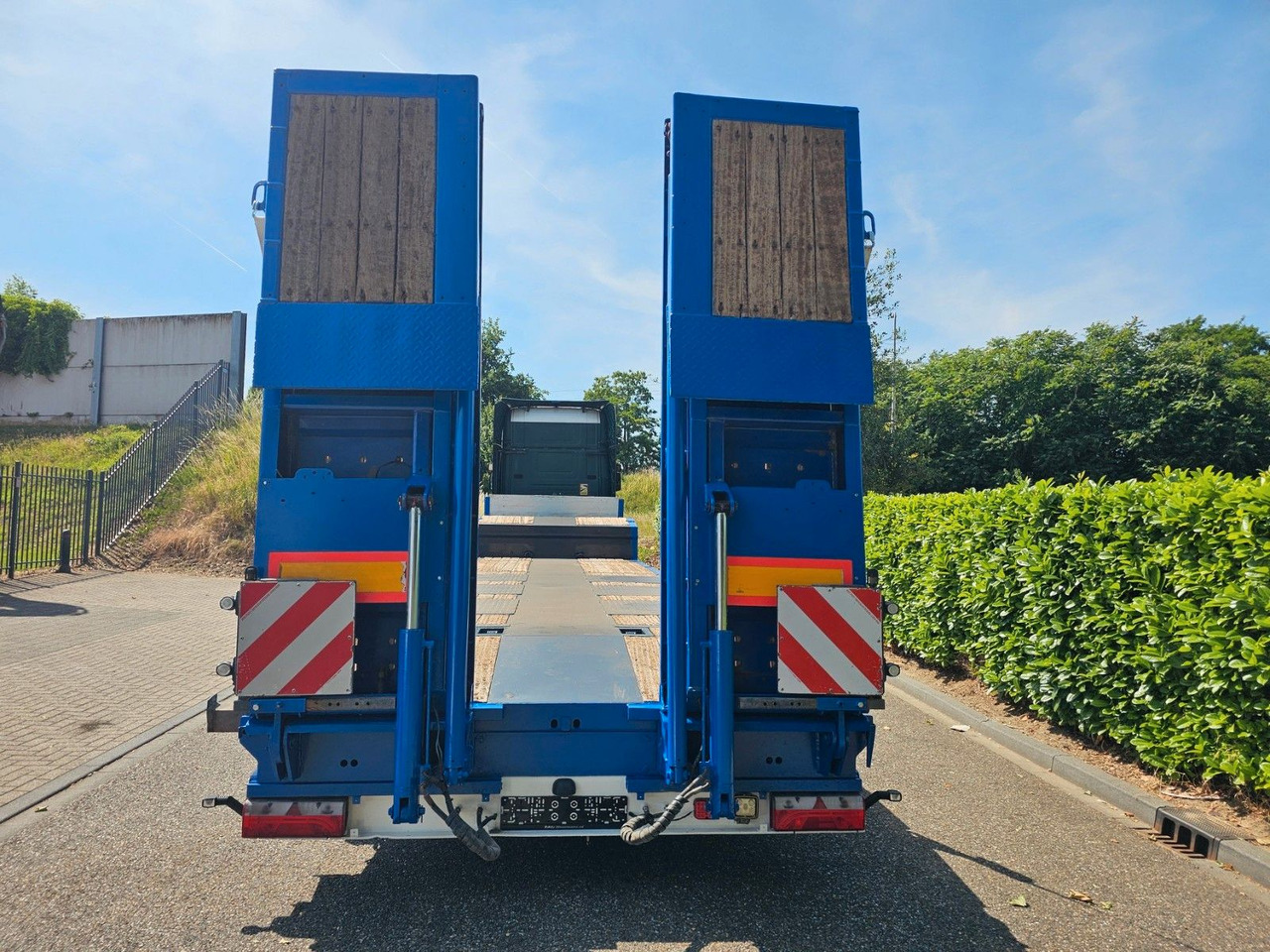 Kässbohrer LB3E Semie Tieflader Mit Rampen - Sơ mi rơ moóc thùng thấp: hình 5 Kässbohrer LB3E Semie Tieflader Mit Rampen - Sơ mi rơ moóc thùng thấp: hình 5
