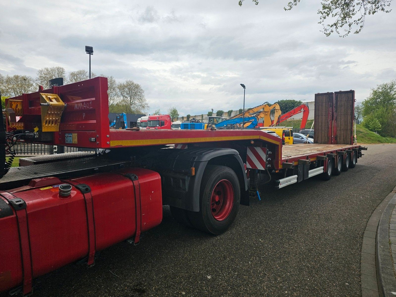 Kässbohrer LB4E Semie Tieflader Mit Rampen - Sơ mi rơ moóc thùng thấp: hình 5 Kässbohrer LB4E Semie Tieflader Mit Rampen - Sơ mi rơ moóc thùng thấp: hình 5