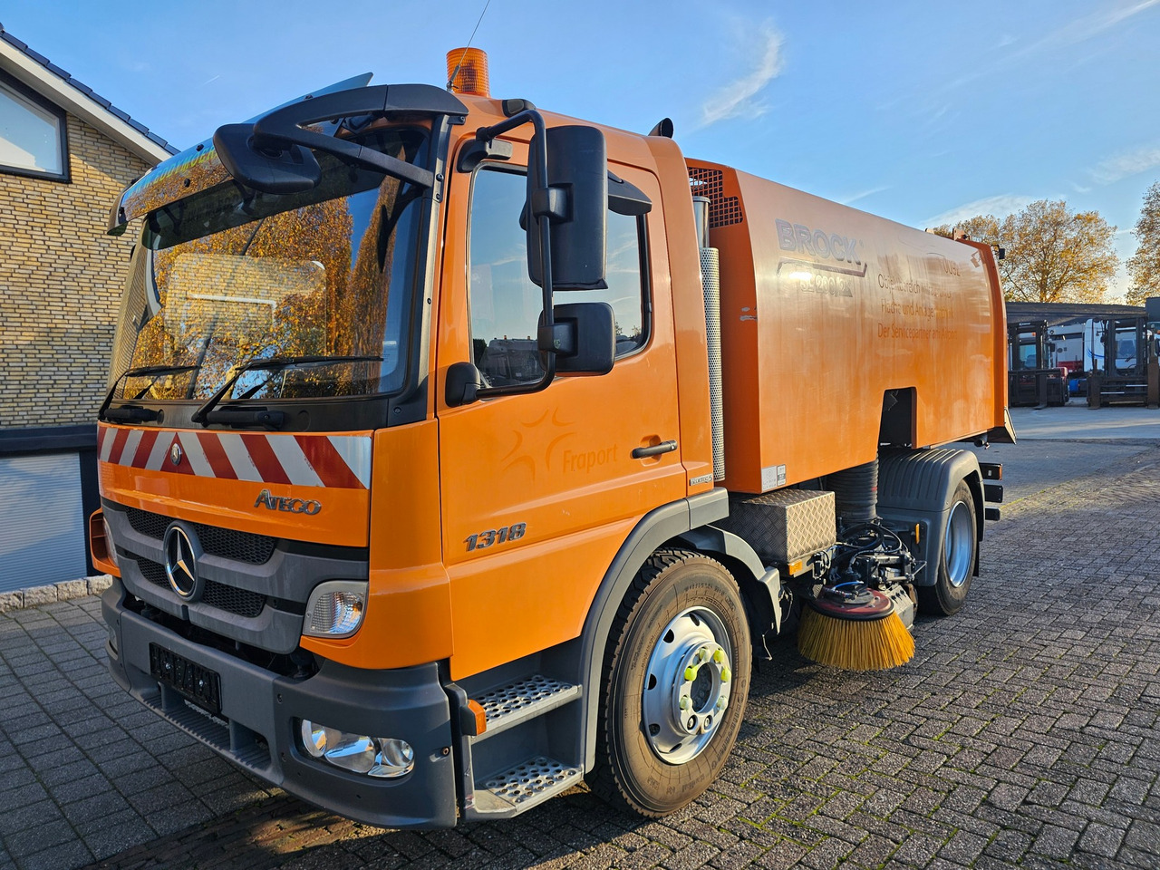 Mercedes Benz Atergo 1518 - Xe quét đường: hình 4 Mercedes Benz Atergo 1518 - Xe quét đường: hình 4