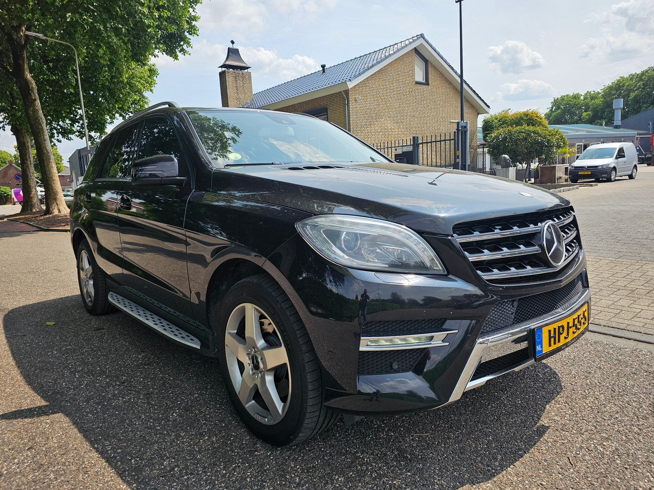 Mercedes Benz ML 350 Bluetec AMG - SUV: hình 4 Mercedes Benz ML 350 Bluetec AMG - SUV: hình 4