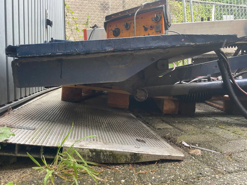 Cho thuê Kässbohrer 1500 KG Laadklep. Gebruikt Kässbohrer 1500 KG Laadklep. Gebruikt: hình 12 Cho thuê Kässbohrer 1500 KG Laadklep. Gebruikt Kässbohrer 1500 KG Laadklep. Gebruikt: hình 12