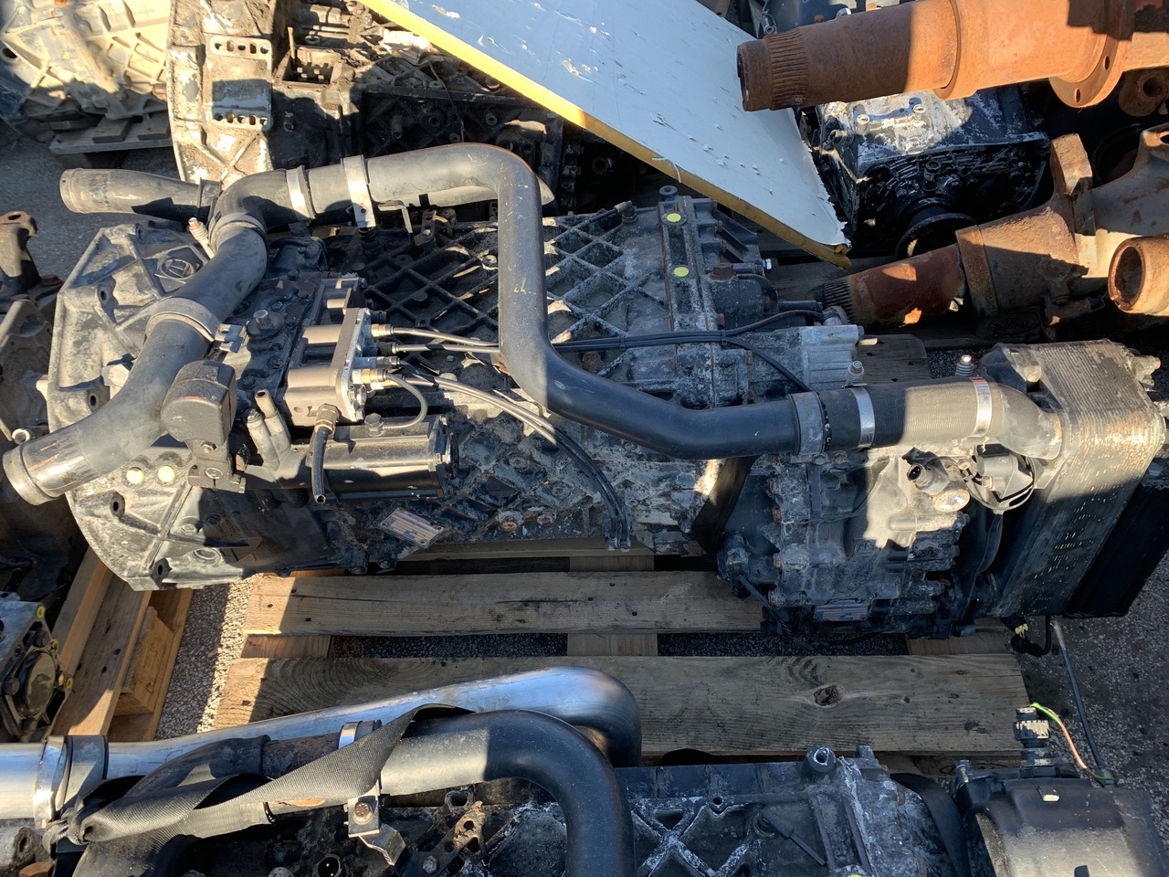 GEARBOX MAN TGX ZF16S2321 TD (WITH INTARTER) - Hộp số và các bộ phận cho Xe tải: hình 2 GEARBOX MAN TGX ZF16S2321 TD (WITH INTARTER) - Hộp số và các bộ phận cho Xe tải: hình 2