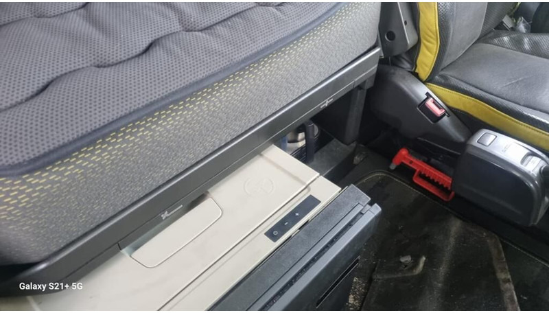 Xe đầu kéo Volvo FH750: hình 16 Xe đầu kéo Volvo FH750: hình 16