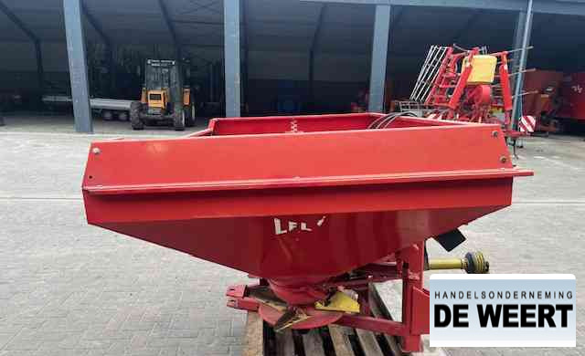 Lely centerliner stooier , front aandrijving - Máy rải phân bón: hình 3 Lely centerliner stooier , front aandrijving - Máy rải phân bón: hình 3