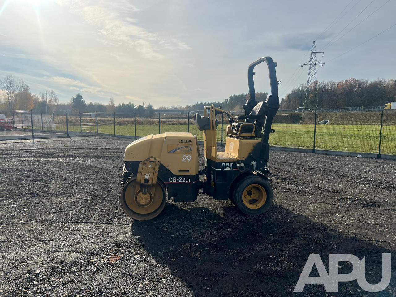 CATERPILLAR CB-225E - Máy lăn: hình 2 CATERPILLAR CB-225E - Máy lăn: hình 2