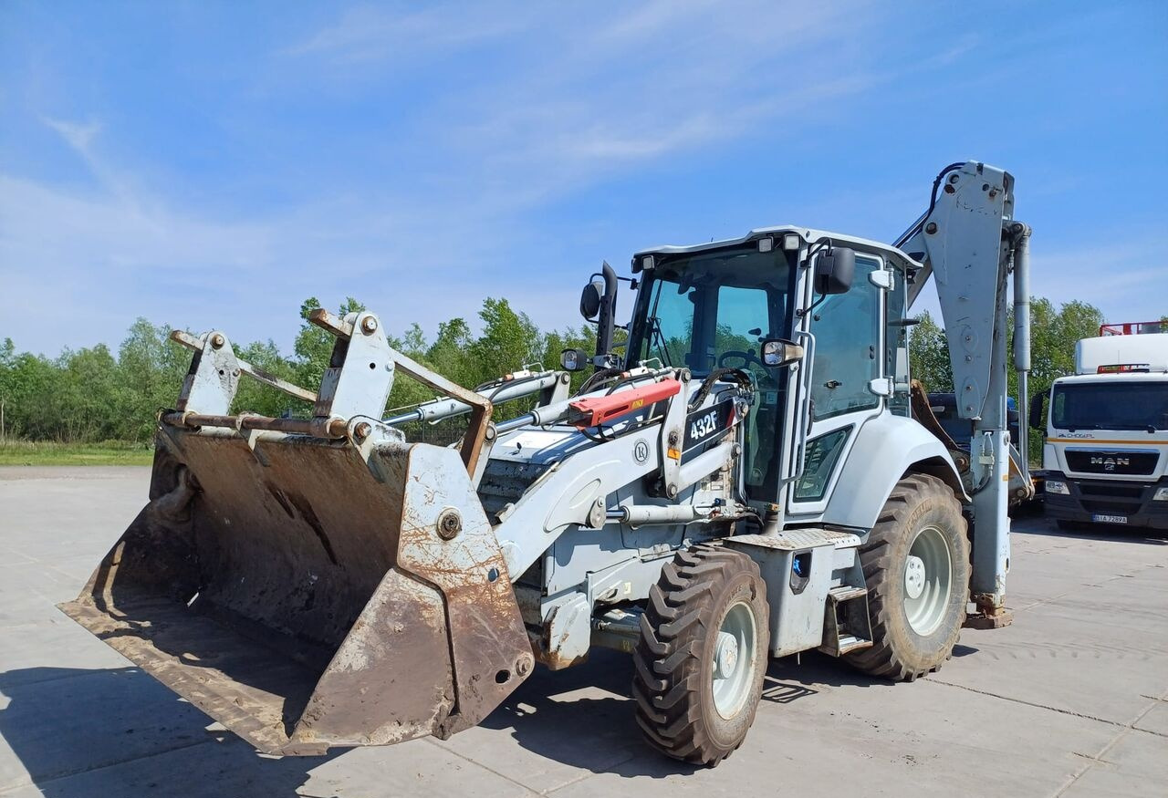 Caterpillar 432F - Máy xúc trước múc sau: hình 1 Caterpillar 432F - Máy xúc trước múc sau: hình 1
