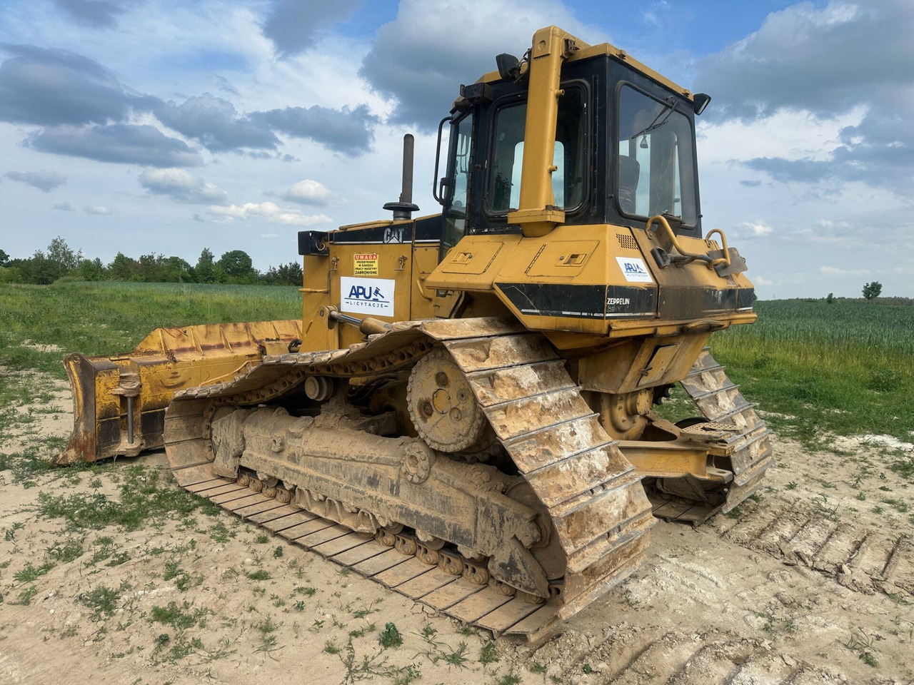 Caterpillar D6M LGP - Máy ủi: hình 5 Caterpillar D6M LGP - Máy ủi: hình 5