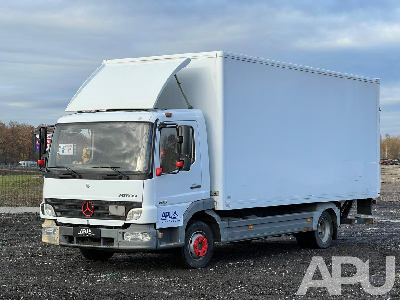 Mercedes-Benz ATEGO 818 winda - Xe tải hộp: hình 1 Mercedes-Benz ATEGO 818 winda - Xe tải hộp: hình 1