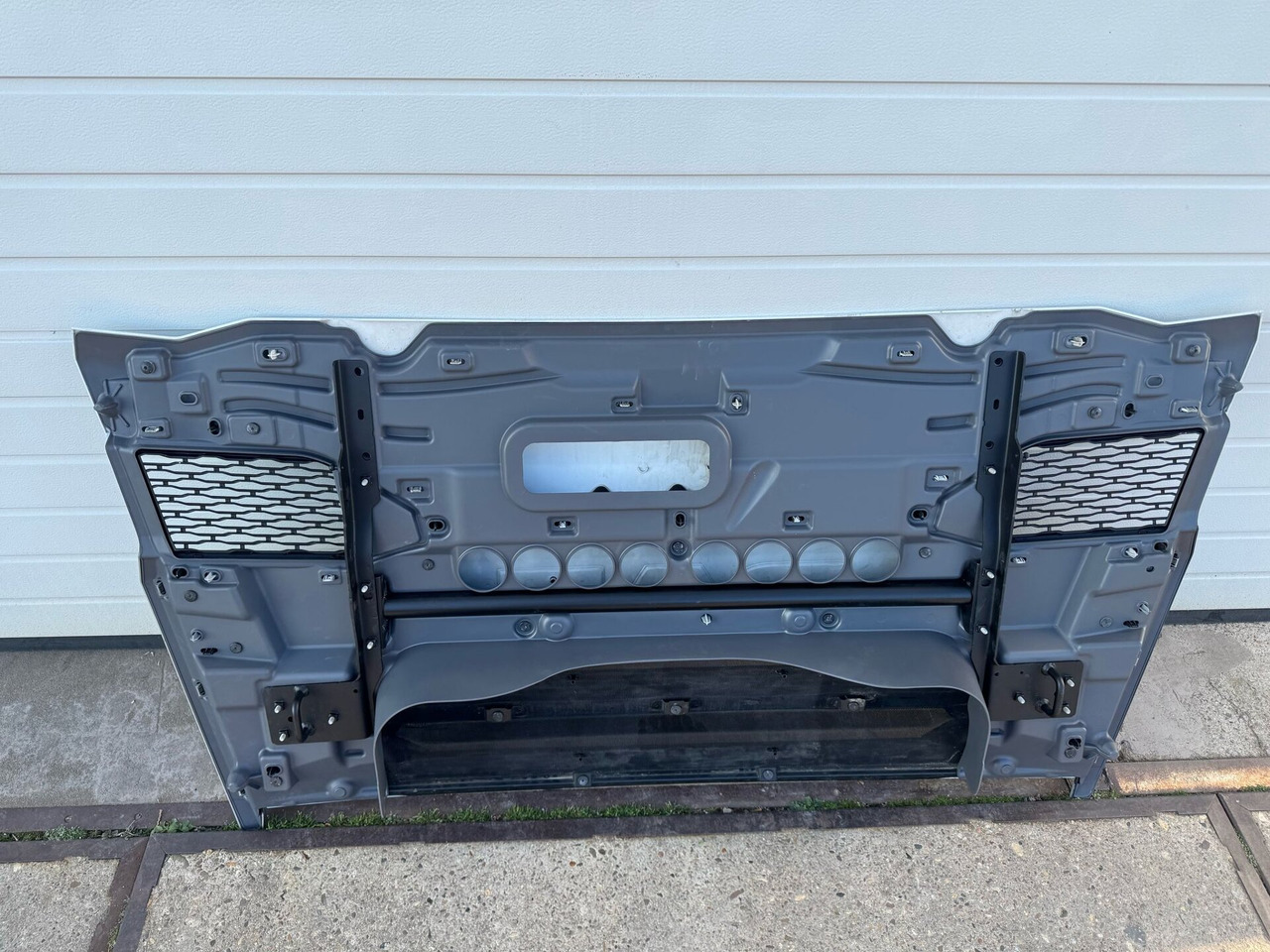 DAF XF NG GRILLE BOVEN COMPLETE | USED | 000238A - Lưới tản nhiệt cho Xe tải: hình 4 DAF XF NG GRILLE BOVEN COMPLETE | USED | 000238A - Lưới tản nhiệt cho Xe tải: hình 4
