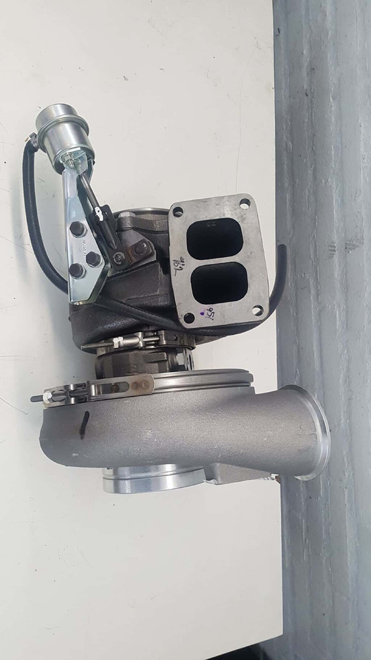 VOLVO D13K FH/FM 2013- E6 TURBOCOMPRESSOR V 21989961 - Bộ tăng áp cho Xe tải: hình 3 VOLVO D13K FH/FM 2013- E6 TURBOCOMPRESSOR V 21989961 - Bộ tăng áp cho Xe tải: hình 3