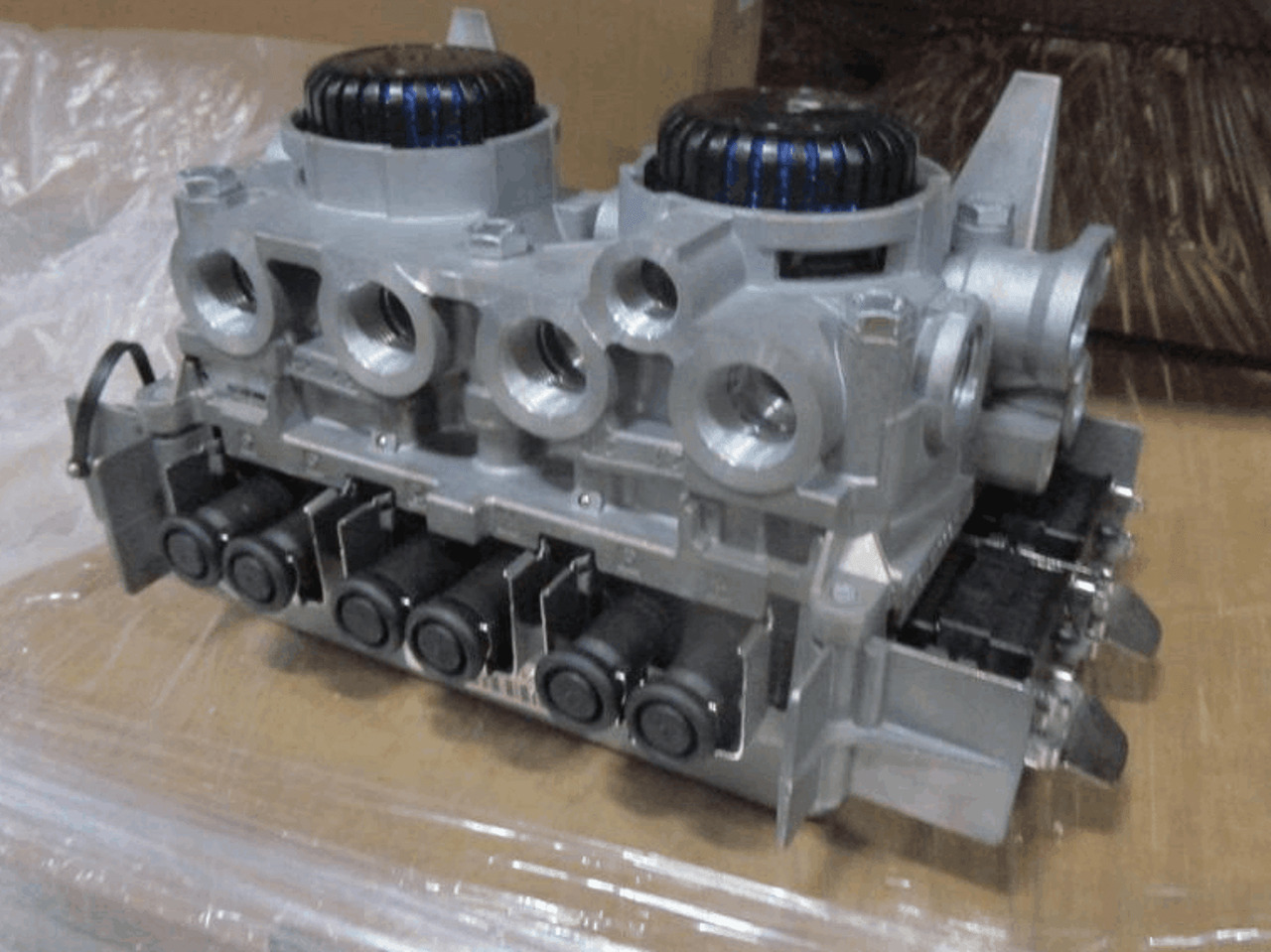 WABCO EBS MODULATOR SCHMITZ,KRONE NIEUW + deposit 4801020140 - Van phanh cho Xe tải: hình 3 WABCO EBS MODULATOR SCHMITZ,KRONE NIEUW + deposit 4801020140 - Van phanh cho Xe tải: hình 3
