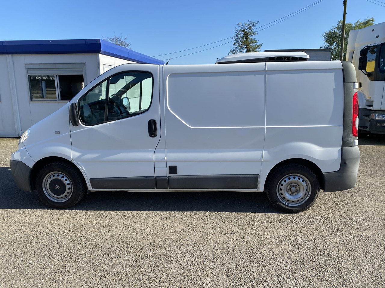 RENAULT trafic frigo - Xe van đông lạnh: hình 4 RENAULT trafic frigo - Xe van đông lạnh: hình 4