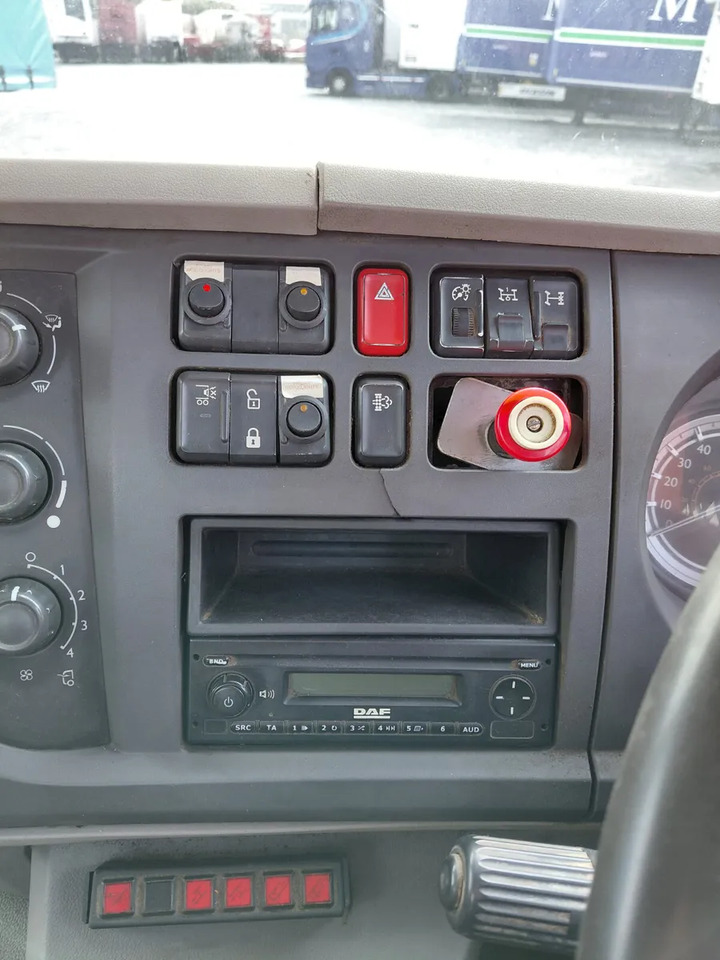 2014 DAF LF Skip Loader X 2 - Xe tải chở thùng nhỏ: hình 5 2014 DAF LF Skip Loader X 2 - Xe tải chở thùng nhỏ: hình 5
