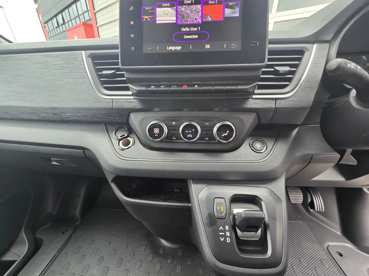 NEW Renault Trafic Exclusive 170BHP/150BHP Auto White - Xe van chở hàng: hình 3 NEW Renault Trafic Exclusive 170BHP/150BHP Auto White - Xe van chở hàng: hình 3