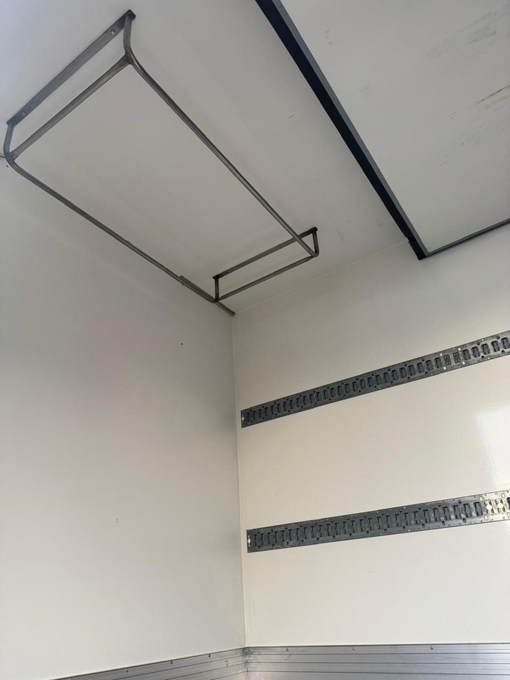 Xe tải hộp Renault Trucks D 18 Wide 4×2 with Chereau Body: hình 8 Xe tải hộp Renault Trucks D 18 Wide 4×2 with Chereau Body: hình 8