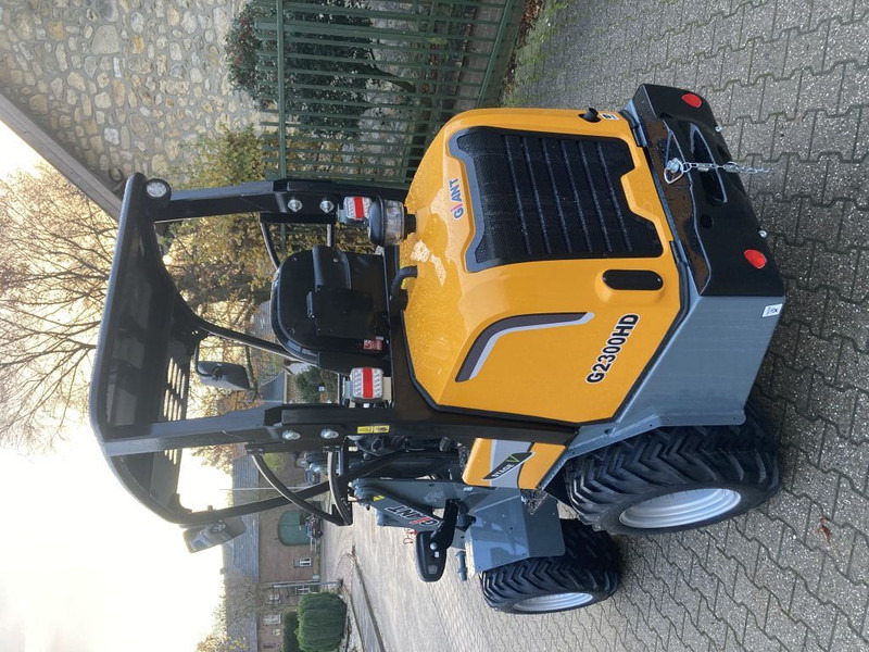 Giant G2300 HD - Máy xúc lật mini gấp khúc: hình 3 Giant G2300 HD - Máy xúc lật mini gấp khúc: hình 3