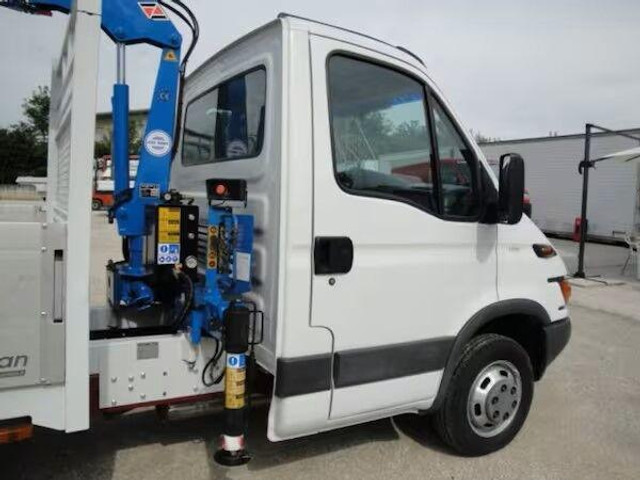 Iveco Daily 35C11 - flatbed+crane - Xe tải thùng lửng/ Phẳng, Xe cẩu tự hành: hình 5 Iveco Daily 35C11 - flatbed+crane - Xe tải thùng lửng/ Phẳng, Xe cẩu tự hành: hình 5