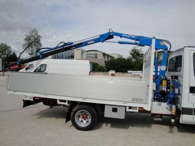 Iveco Daily 35C11 - flatbed+crane - Xe tải thùng lửng/ Phẳng, Xe cẩu tự hành: hình 4 Iveco Daily 35C11 - flatbed+crane - Xe tải thùng lửng/ Phẳng, Xe cẩu tự hành: hình 4