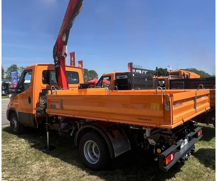 Iveco Daily 70C18H - Flatbed+crane - Xe tải thùng lửng/ Phẳng, Xe cẩu tự hành: hình 2 Iveco Daily 70C18H - Flatbed+crane - Xe tải thùng lửng/ Phẳng, Xe cẩu tự hành: hình 2